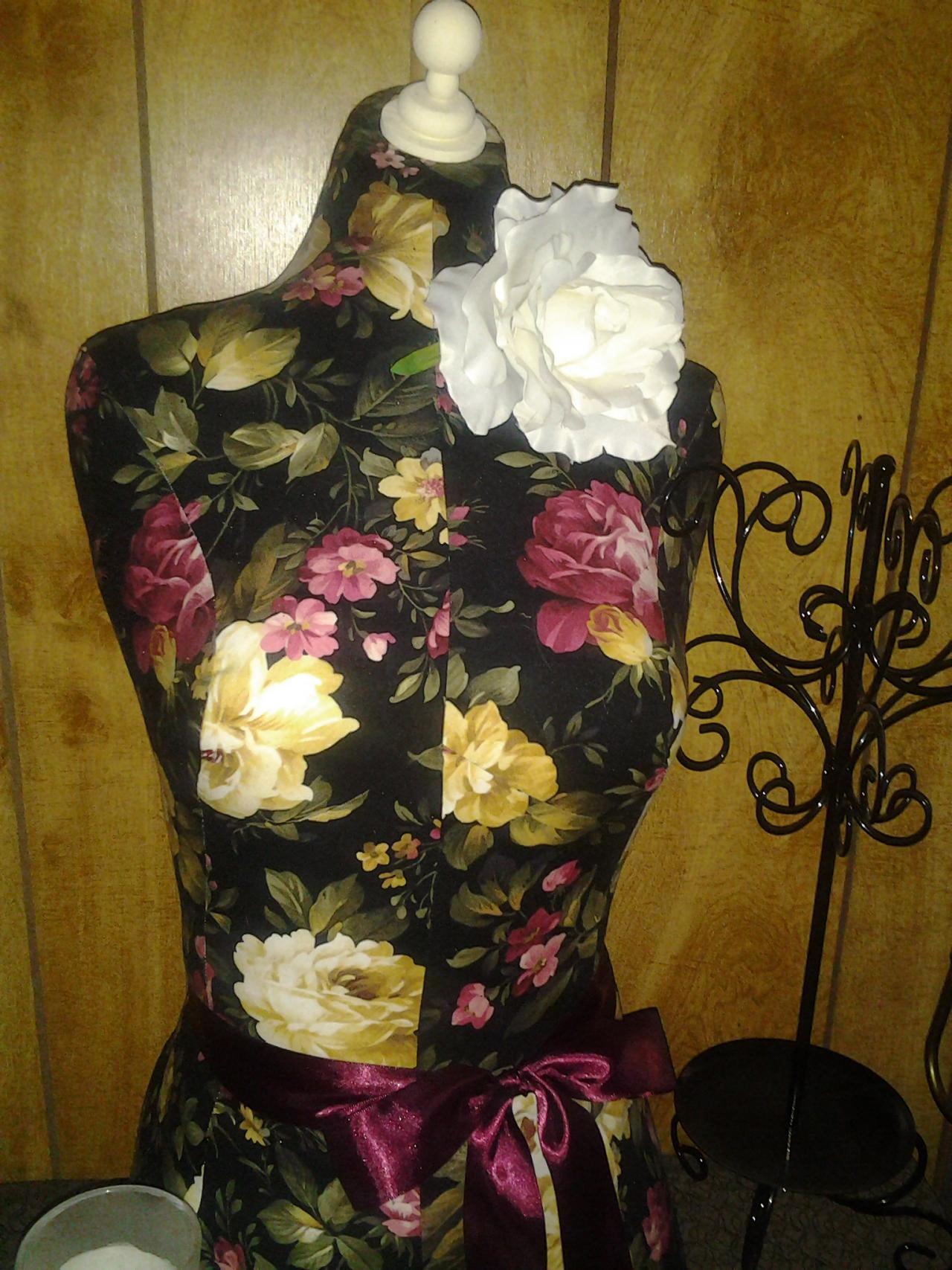 Boutique Dress Form Designs With Stand, Life Size Torso Great For Store Front Display Or Home Decor. Decorative Floral Inspired By Pottery Barn.