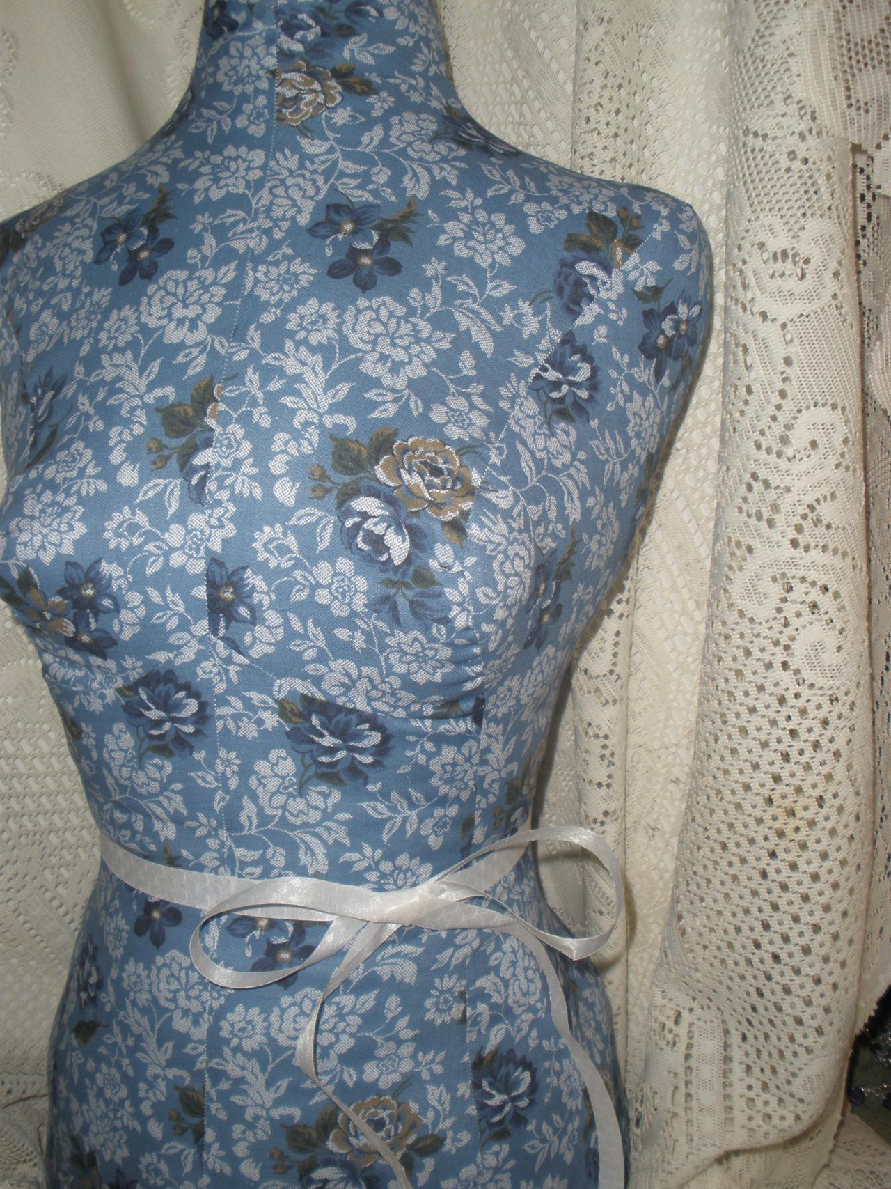 Boutique Dress Form Designs With Stand. Life Size Torso Great For Store Front Or Home Decor. Blue China Floral Print.